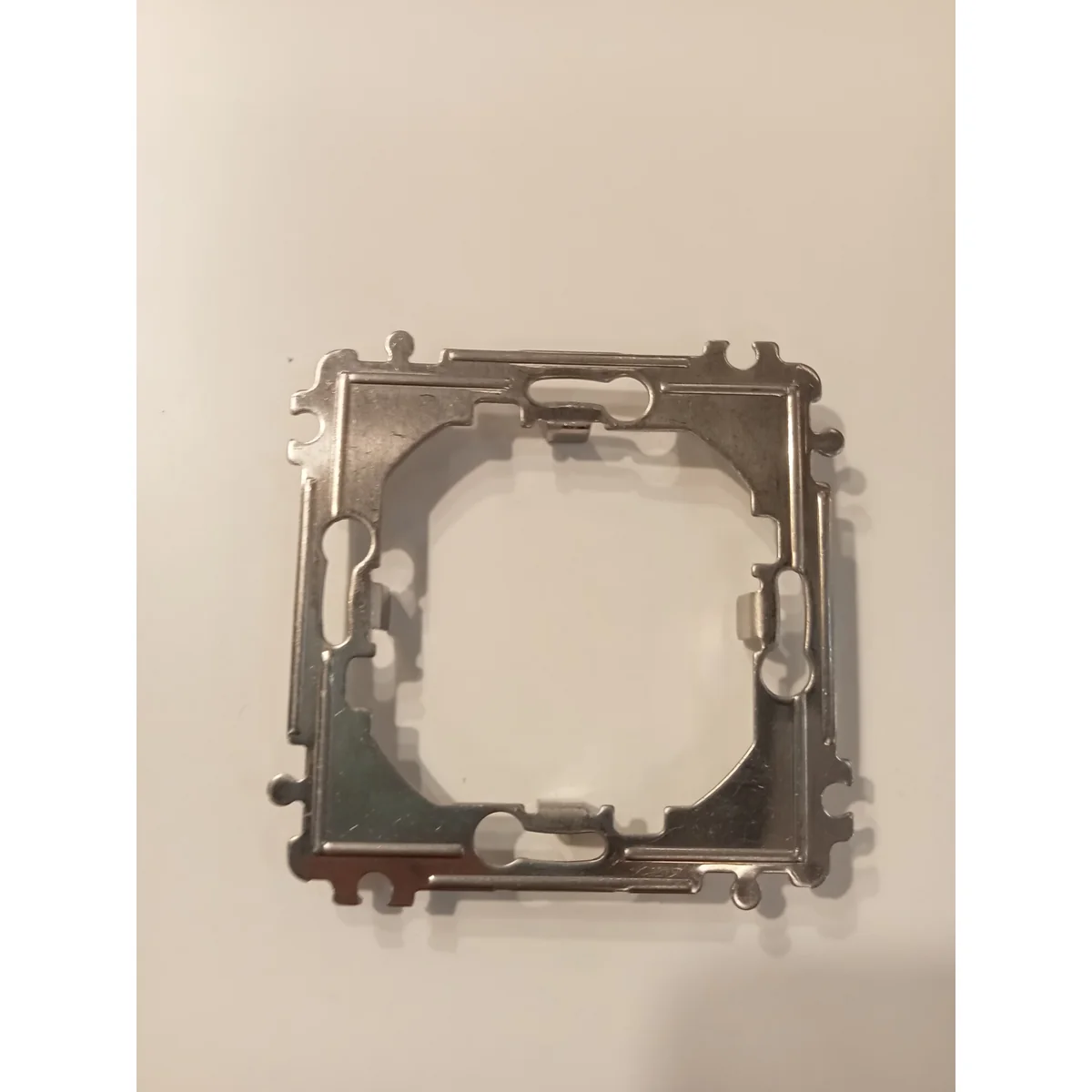 AXOLUTE – UCHWYT 2 MODUŁY 71X71 WKRĘTY, Bticino H4702