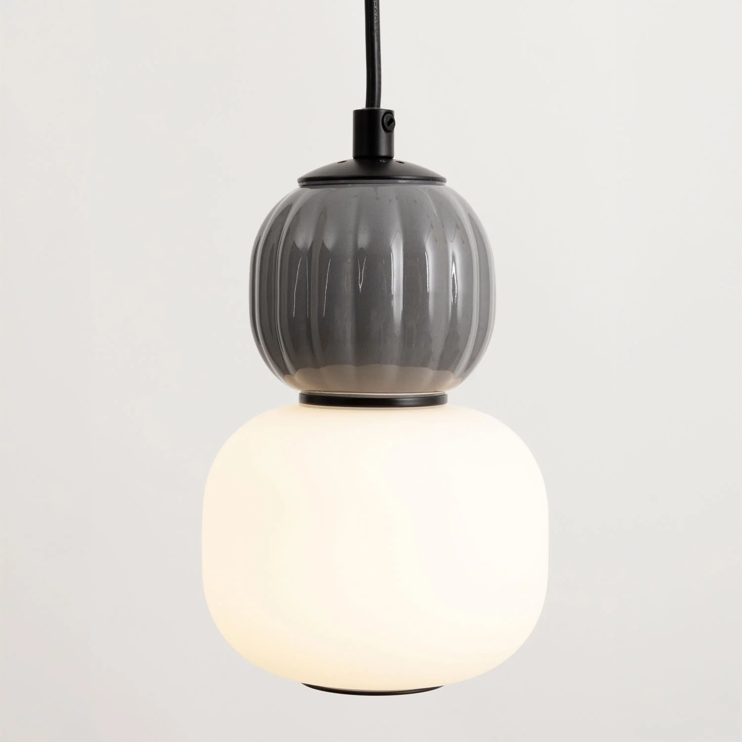 LAMPA MODERN CZARNY OD MAXLIGHT P0626